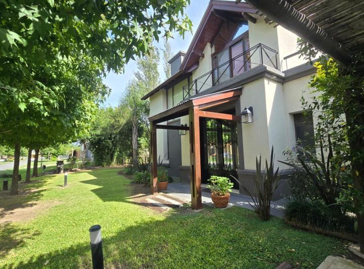 Casa · 185m² · 5 Ambientes · 2 Cocheras