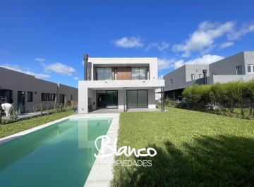 Casa · 188m² · 4 Ambientes · 2 Cocheras · Casa en Venta en Puertos, Barrio Araucarias, Escobar, G. B. a. Zona Norte
