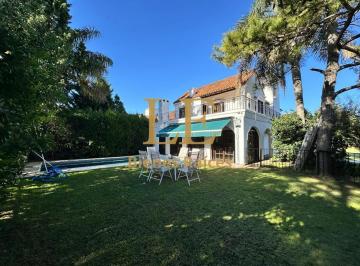 Casa · 205m² · 5 Ambientes · 3 Cocheras · Venta Casa en Aranjuez Country Club