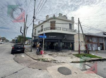 Local comercial · 120m² · 8 Ambientes · Locales + 2 Deptos
