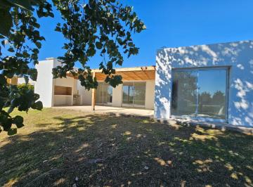Casa · 187m² · 5 Ambientes · Casa en Venta de 3 Dorm. Al Agua El Canton - Puerto