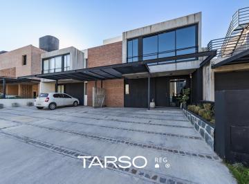 Casa · 175m² · 5 Ambientes · 2 Cocheras · Dúplex en Cañuelas Chico
