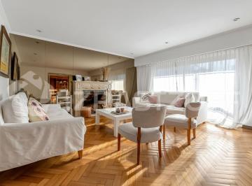 Departamento · 248m² · 8 Ambientes · 2 Cocheras · Departamento Triplex en Venta de 5 Dorm. en Recoleta con Terraza y Cocheras
