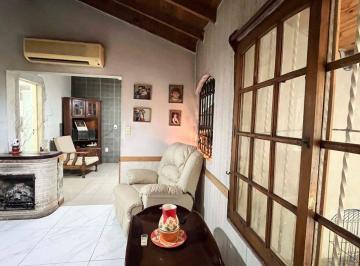 Casa · 166m² · 3 Ambientes · 1 Cochera · Venta Casa 3 Amb. con Patio y Jardín Luis Guillón