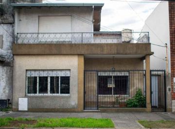 Casa · 141m² · 5 Ambientes · Venta Casa C/terraza en Ramos Mejía, Oportunidad!