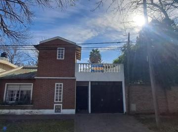 Casa · 113m² · 3 Ambientes · 1 Cochera · Hermosa Casa en Granadero Baigorria a Mtrs del Río!