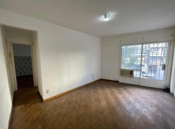 Departamento de 2 ambientes, Recoleta · Luminoso Departamento 2 Ambientes Al Frente con Balcón Sobre Av Córdoba
