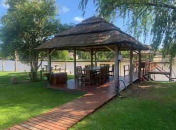 Quinta vacacional · 200m² · 6 Ambientes · 1 Cochera · Casa Quinta en Venta en Benavidez, Tigre, G. B. a. Zona Norte