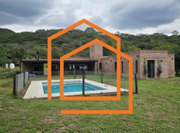 Casa · 1600m² · 9 Ambientes · 2 Cocheras · Casa en Capital