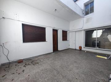 Casa · 135m² · 4 Ambientes · Casa Multifamiliar a Refaccionar Flores
