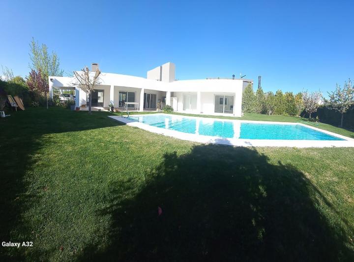 Casa · 189m² · 3 Ambientes · 1 Cochera
