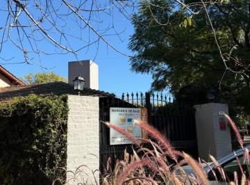 Casa · 122m² · 4 Ambientes · 2 Cocheras · Casa en Venta en Una Planta Muñiz