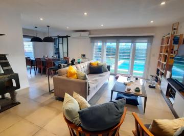 Casa de 4 ambientes, La Plata · Casa en Venta en Gorina – 2 Dorm., Parque y Pileta en Complejo Cerrado