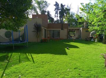 Casa · 100m² · 5 Ambientes · 1 Cochera · Impecable Casa con Pileta en Venta