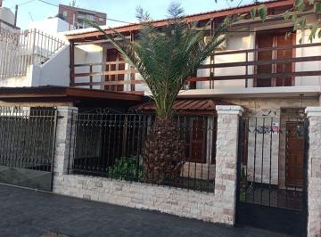 Casa · 231m² · 6 Ambientes · 1 Cochera · Casa en Venta 4 Dorm., Bº San Martín