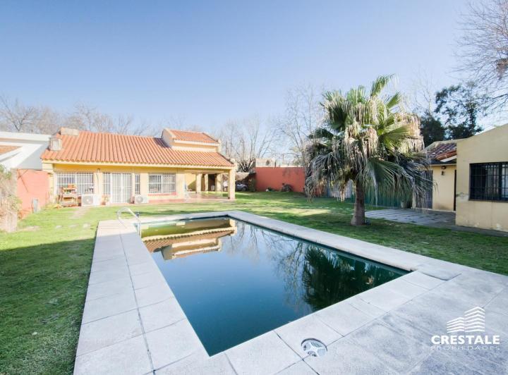 Casa · 172m² · 8 Ambientes · 4 Cocheras