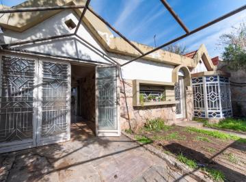 Casa · 131m² · 7 Ambientes · 1 Cochera · Casa en Lomas de Alberdi