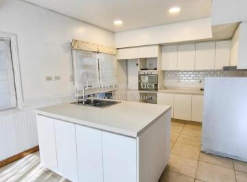 Casa · 190m² · 4 Ambientes · 1 Cochera · Casa en Venta 4 Ambientes con Pileta en Castelar Norte