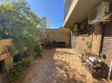 HERMOSO PATIO SOLEADO · Excelente Departamento de 3 Ambientes con 2 Patios en Floresta