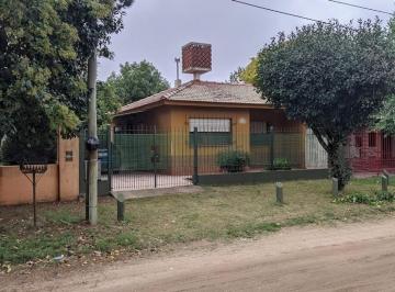 Casa · 85m² · 4 Ambientes · 1 Cochera · Casa de 4 Ambientes en Venta
