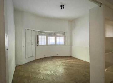 Oficina comercial de 3 ambientes, Almagro · Oficina en PH 3 Ambientes en Planta Baja Al Frente con Patio - No Apto Vivienda