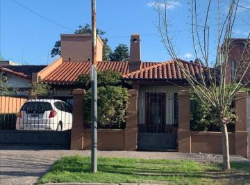Casa · 250m² · 5 Ambientes · Casa en Venta - 4 Dorm. 3 Baños - 500 m² - Ituzaingó