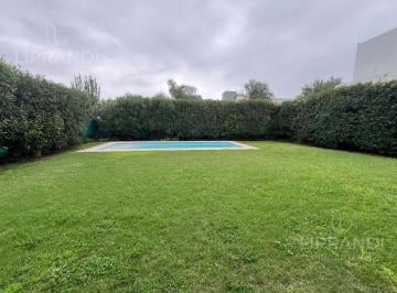 Casa · 257m² · 4 Ambientes · 1 Cochera · Casa Central - Apto Credito - Escucha Propuestas - Posesion Inmediata