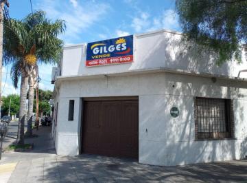 Casa · 102m² · 3 Ambientes · 1 Cochera · Venta Casa 3 Amb. en Ramos Mejía - Buen Estado C/garage Cub. y Patio
