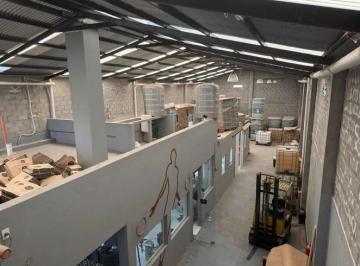 Bodega-Galpón · 360m² · 4 Cocheras · Galpón en Venta en Benavidez