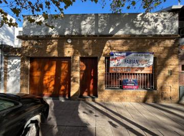 Casa · 92m² · 4 Ambientes · 1 Cochera · Castelli 580, Lomas Oeste - Venta Casa en Pb Sobre Lote 8,66 X 31,81 - Apta Crédito