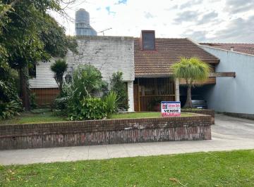 Casa de 4 ambientes, Hurlingham · Chalet 3 Dor. y Piscina en Barrio Inglés. a Pasos de Ambos Colegios Ingleses