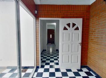 Casa · 135m² · 6 Ambientes · Venta Casa 6 Ambientes en Sarandí con Patio