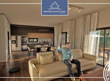 Casa · 130m² · 4 Ambientes · 2 Cocheras · 7 Soles - a Estrenar