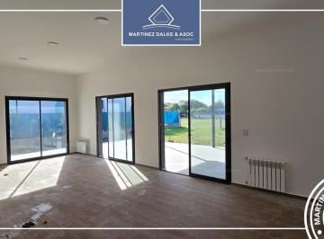 Casa · 225m² · 4 Ambientes · 2 Cocheras · 7 Soles - a Estrenar