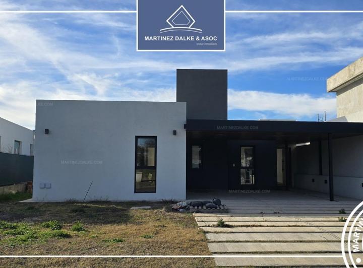 Casa · 225m² · 4 Ambientes · 2 Cocheras