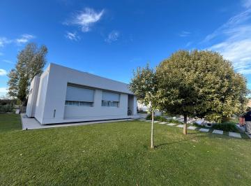 Casa · 168m² · 4 Ambientes · 2 Cocheras · Casa en Venta Lomas de City Bell
