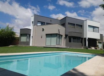 Casa de 9 ambientes, Vistalba · Casa en Barrio Vistalba Country