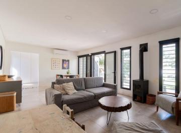 Casa · 87m² · 4 Ambientes · 1 Cochera · Venta Casa en Pilar con Parque y Pileta