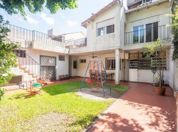 Casa · 227m² · 6 Ambientes · 1 Cochera · Casa con Jardín Multifamiliar 6 Ambientes, Olivos