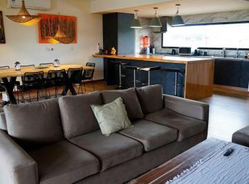 Casa · 230m² · 5 Ambientes · 2 Cocheras · Casa en Fincas Sporting