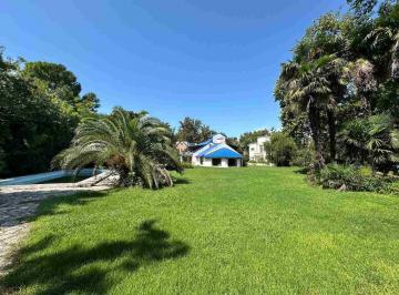 Quinta vacacional · 199m² · 5 Dormitorios · Casa Quinta en Venta en Belen de Escobar
