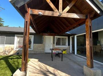 Quinta vacacional · 183m² · 3 Dormitorios · 4 Cocheras · Venta Casa Quinta 4 Ambientes Escobar