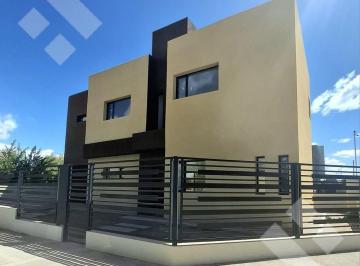 PH · 190m² · 4 Ambientes · 2 Cocheras · Venta Duplex 3 Dorm. - Altos de La Falda - Cipolletti