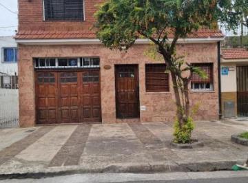 Casa de 4 ambientes, Lanús · Apta Crédito Lertora 4900
