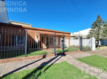Casa · 120m² · 3 Ambientes · 3 Cocheras · Casa Venta Moron