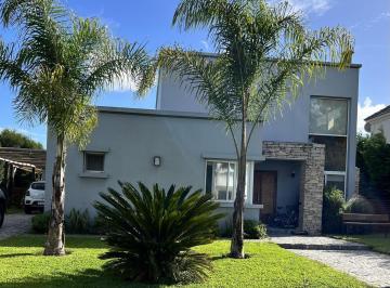 Casa · 700m² · 5 Ambientes · 2 Cocheras · Casa en Fincas de Iraola II