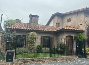 Casa · 250m² · 6 Ambientes · 2 Cocheras · Casa en Temperley 4 Dorm. con Gran Jardin