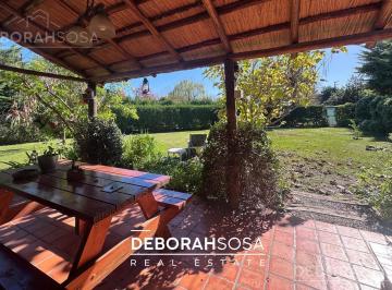 Casa · 131m² · 4 Ambientes · 3 Cocheras · Casa en Venta 4 Ambientes Apto Crédito Barrio Roble Joven