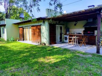 Casa · 65m² · 3 Ambientes · 4 Cocheras · Moderna Propiedad de 3 Ambientes en Villa Udaondo con Espacioso Parque
