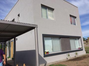 Casa · 230m² · 5 Ambientes · 2 Cocheras · Oportunidad! Casa en Venta en Barrio Provado Monet